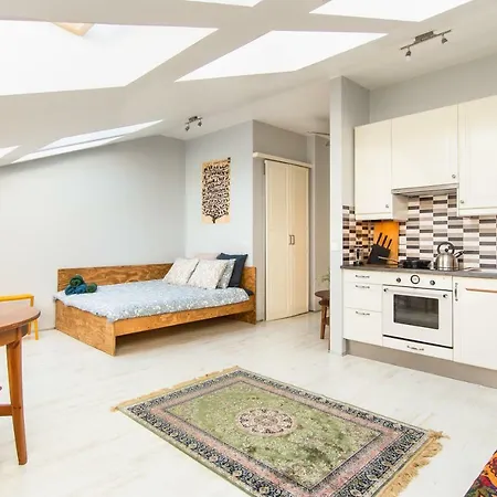 Bridgestreet Studio, Jewish Quarter, Riverside Apartment *